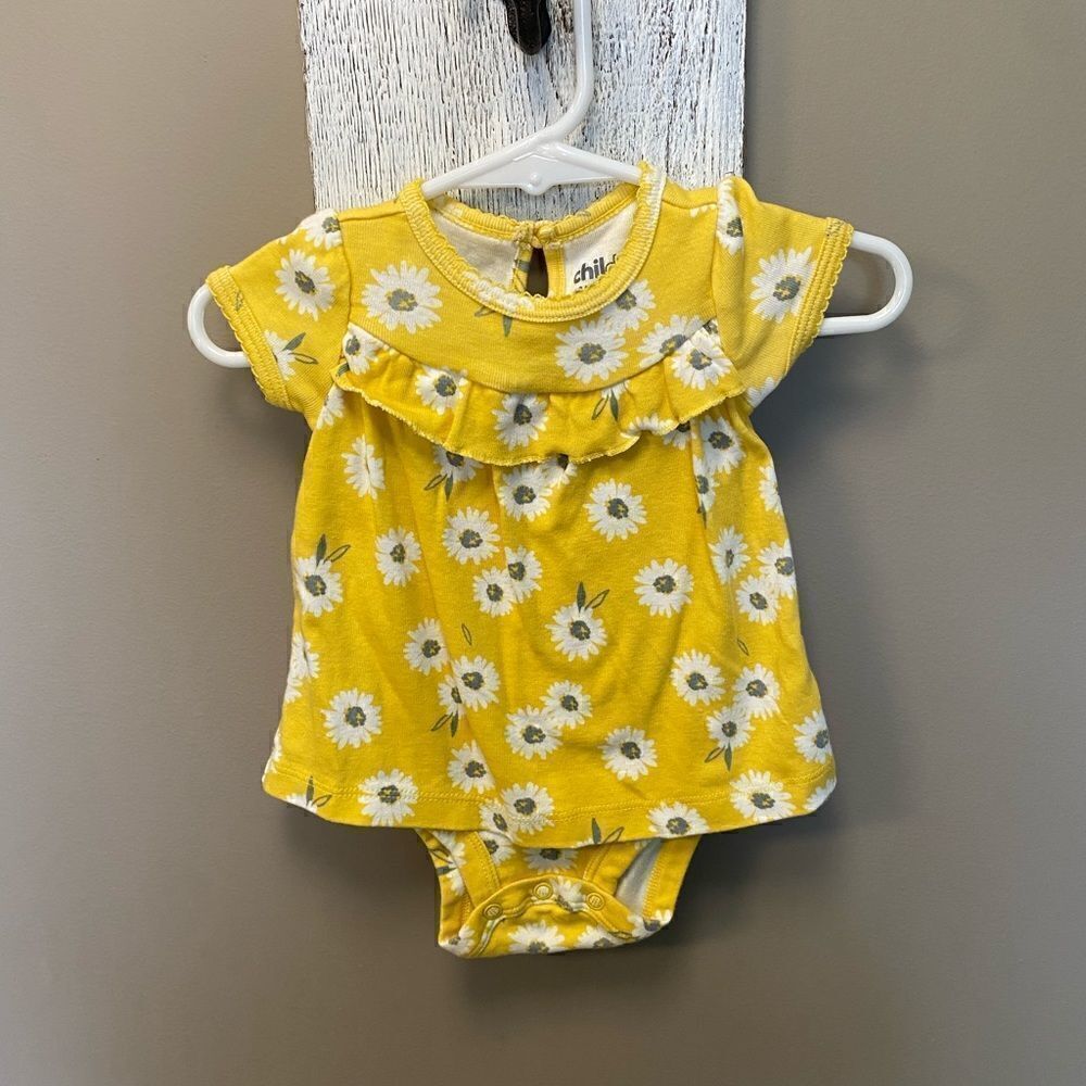(6) Piece Bundle 0-3 Month Baby Girl Clothes